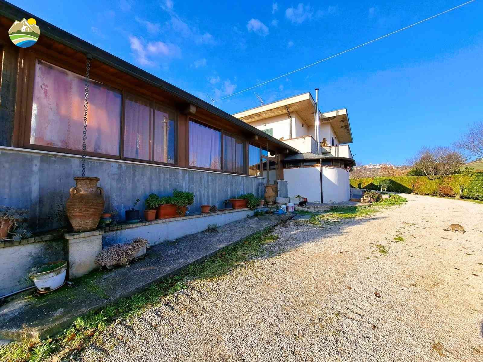 Country Houses Country Houses for sale Cellino Attanasio (TE), Casa La Taverna - Cellino Attanasio - EUR 345.000 820