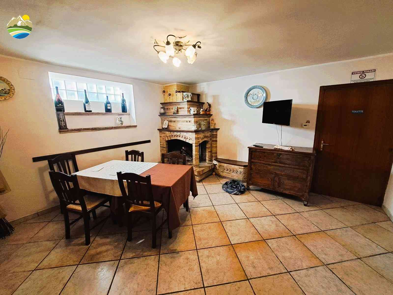 Country Houses Country Houses for sale Cellino Attanasio (TE), Casa La Taverna - Cellino Attanasio - EUR 345.000 870
