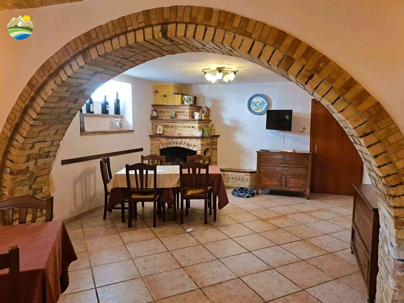 Country Houses Country Houses for sale Cellino Attanasio (TE), Casa La Taverna - Cellino Attanasio - EUR 345.000 930