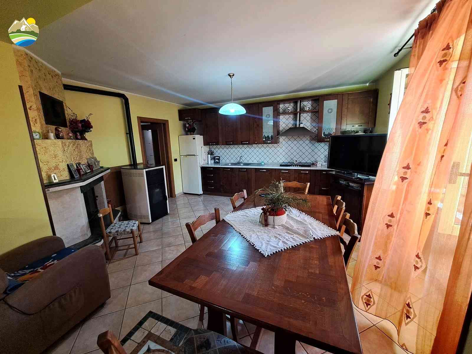 Country Houses Country Houses for sale Cellino Attanasio (TE), Casa La Taverna - Cellino Attanasio - EUR 345.000 980