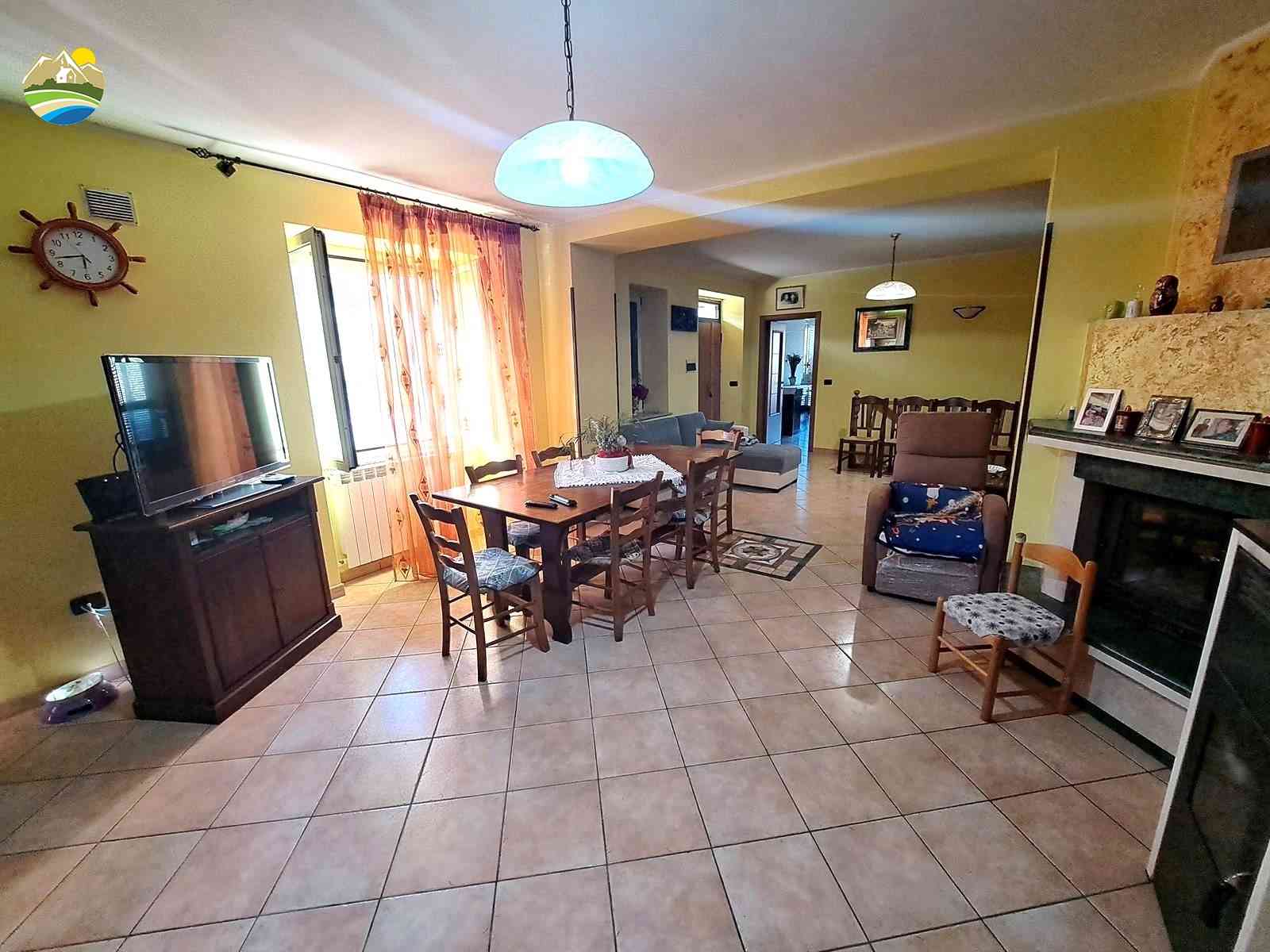 Country Houses Country Houses for sale Cellino Attanasio (TE), Casa La Taverna - Cellino Attanasio - EUR 345.000 990