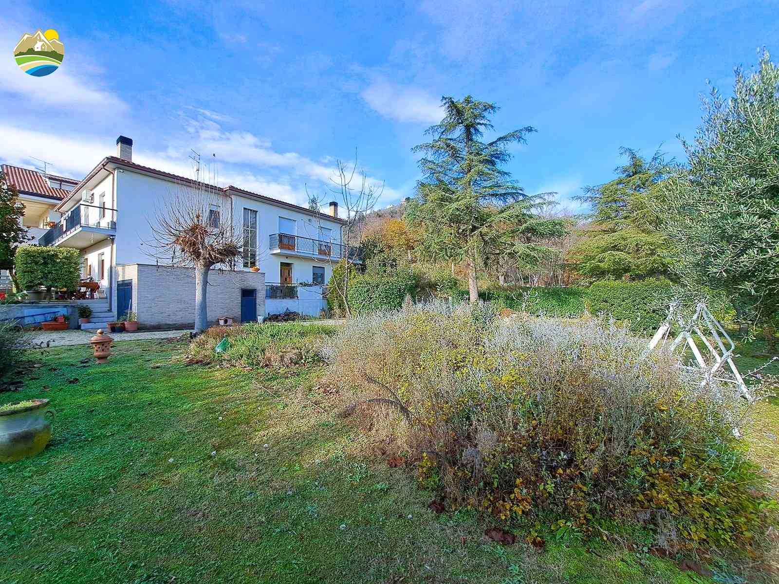 Villa Villa for sale Castiglione Messer Raimondo (TE), Villa Magnolia - Castiglione Messer Raimondo - EUR 251.229 830