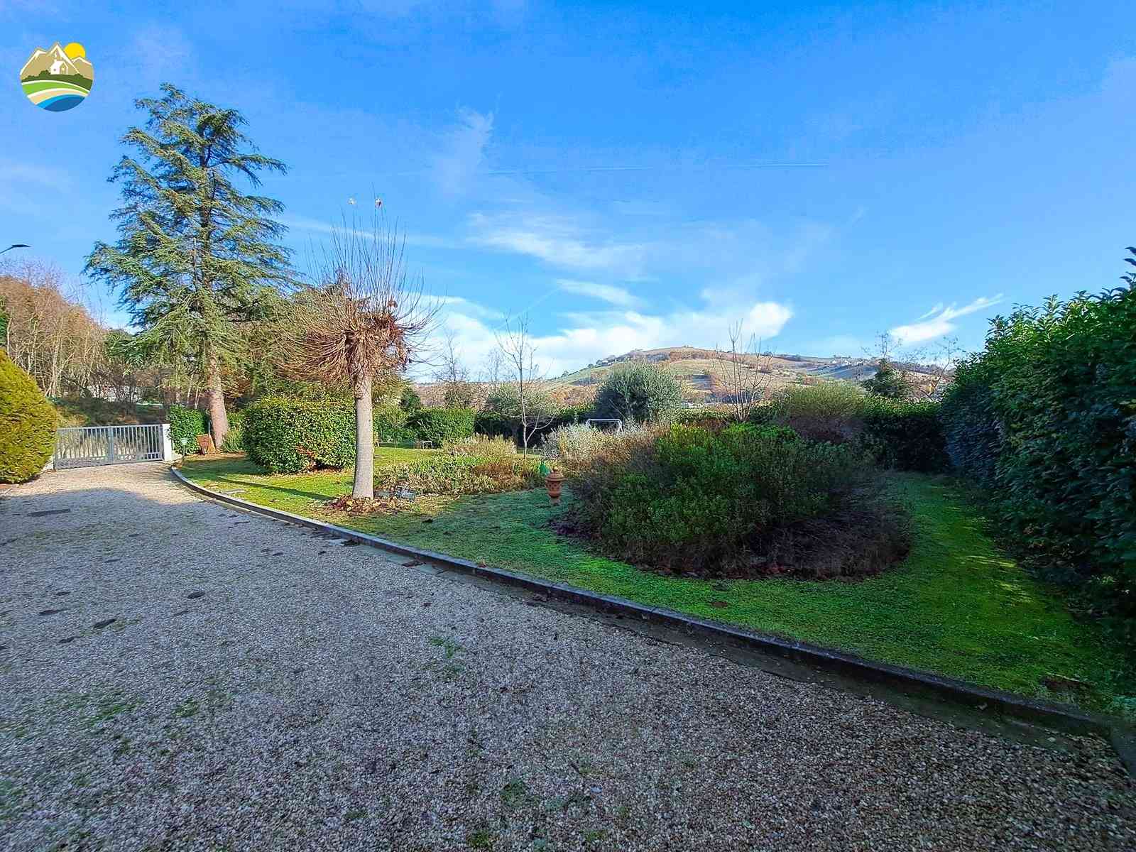 Villa Villa for sale Castiglione Messer Raimondo (TE), Villa Magnolia - Castiglione Messer Raimondo - EUR 251.229 860
