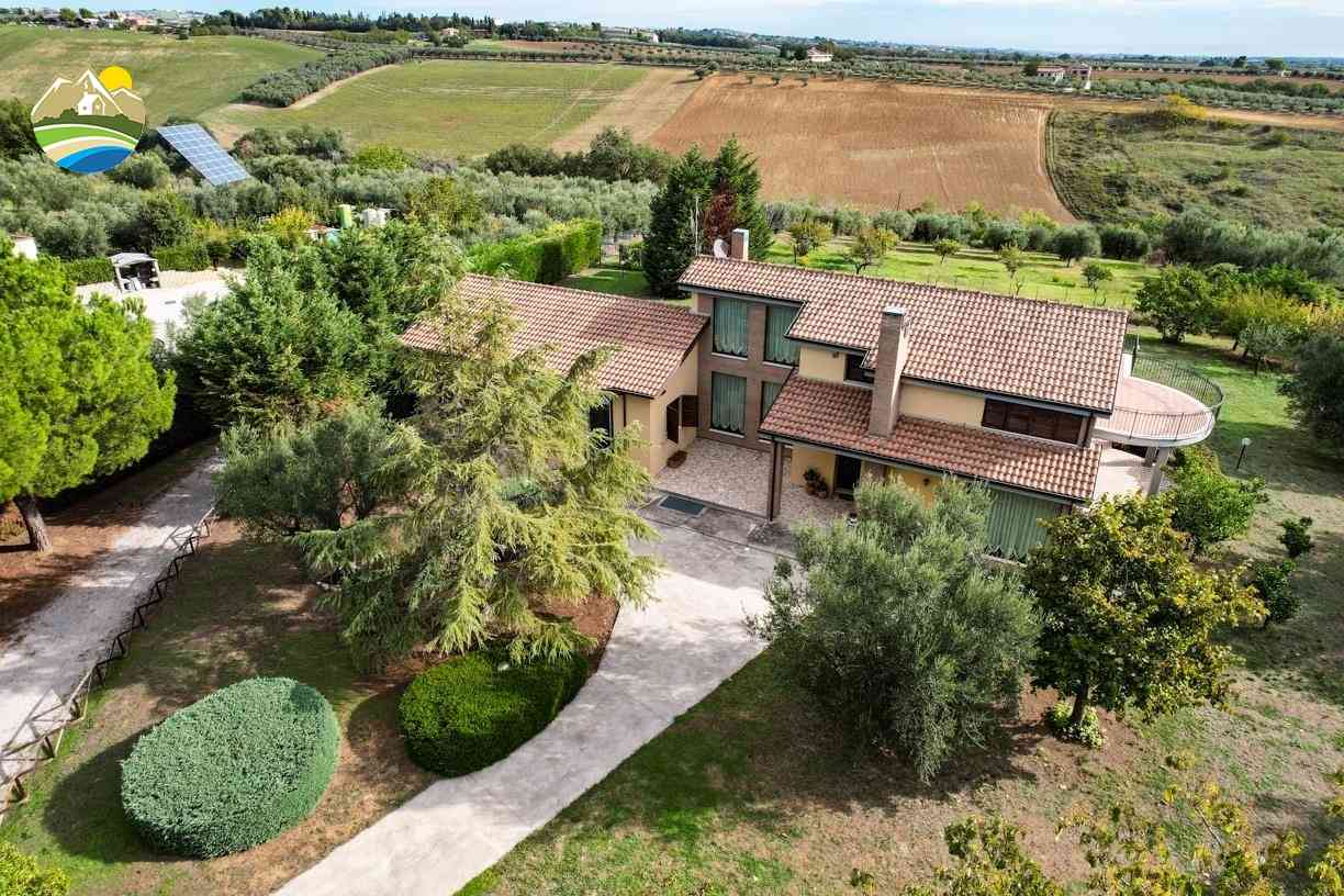 Villa Villa Raggio di Luna - Bellante - EUR 486.073