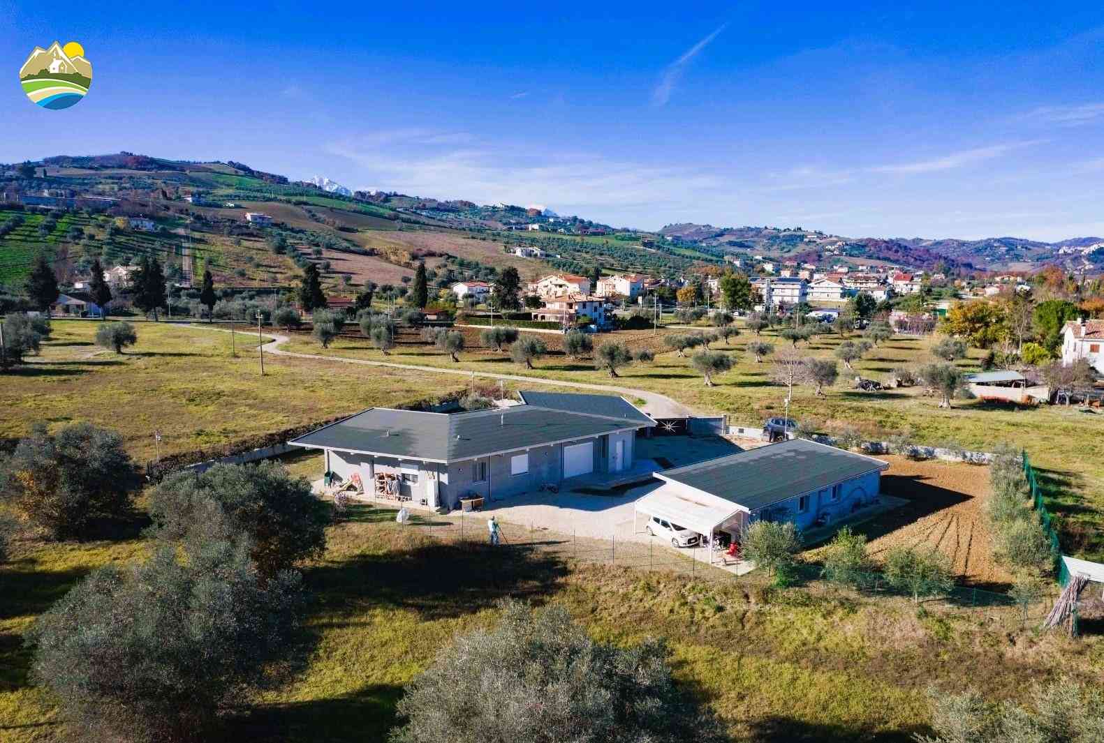 Villa Villa for sale Castiglione Messer Raimondo (TE), Villa Luce - Castiglione Messer Raimondo - EUR 709.995 10