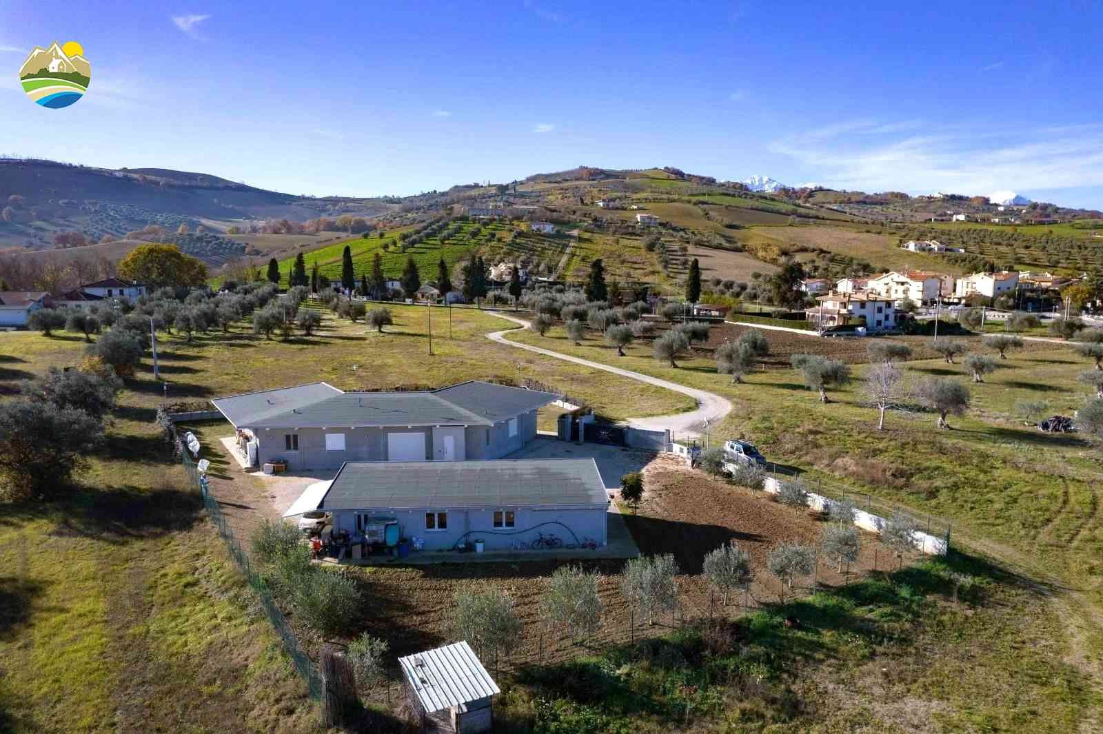 Villa Villa for sale Castiglione Messer Raimondo (TE), Villa Luce - Castiglione Messer Raimondo - EUR 709.995 850