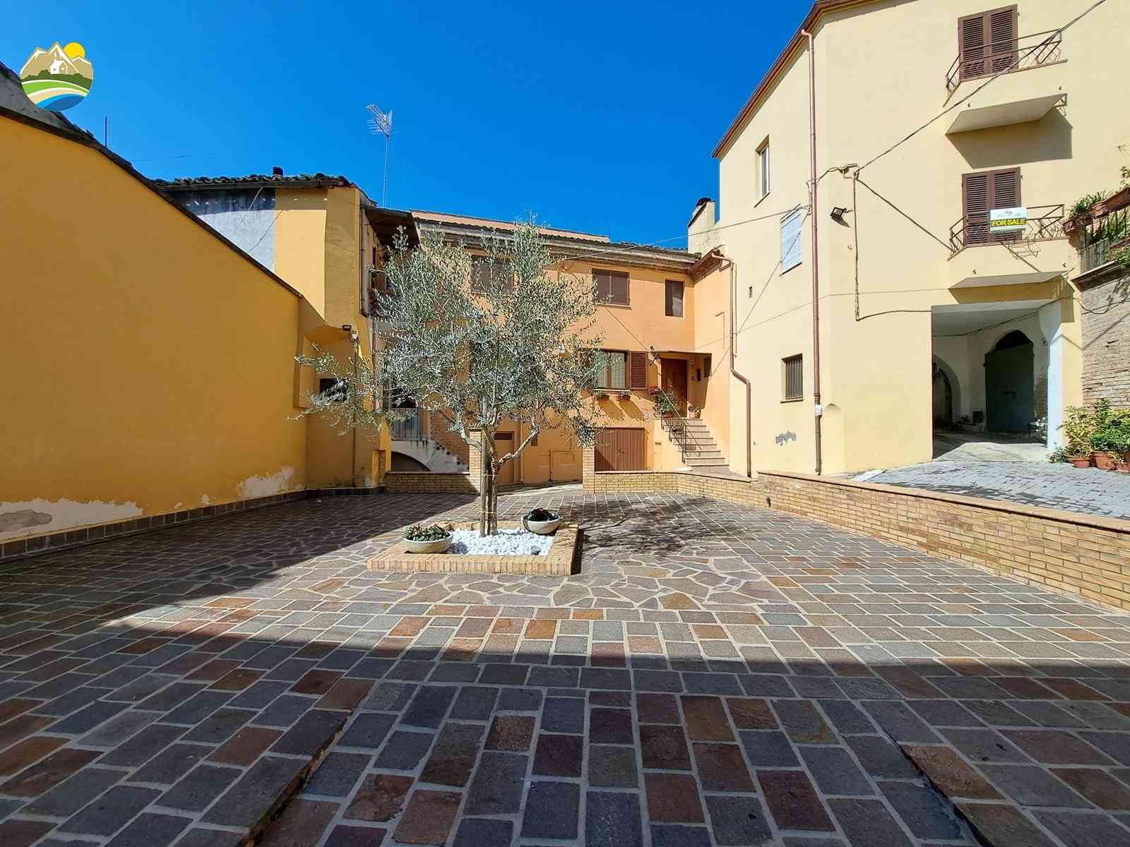 Casa in paese Casa in paese in vendita Picciano (PE), Casa Napoli - Picciano - EUR 49.153 790