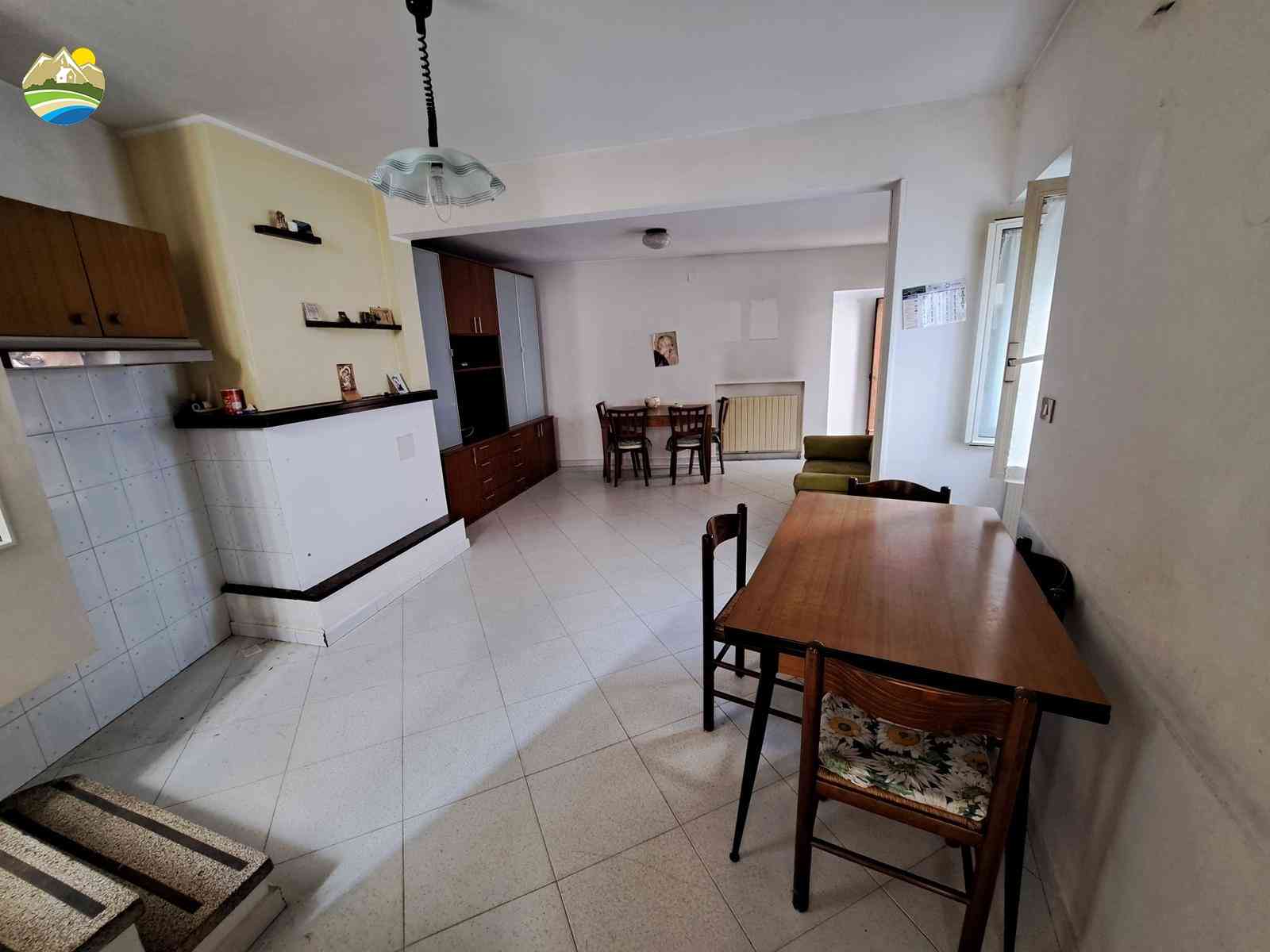 Casa in paese Casa in paese in vendita Picciano (PE), Casa Napoli - Picciano - EUR 49.153 830