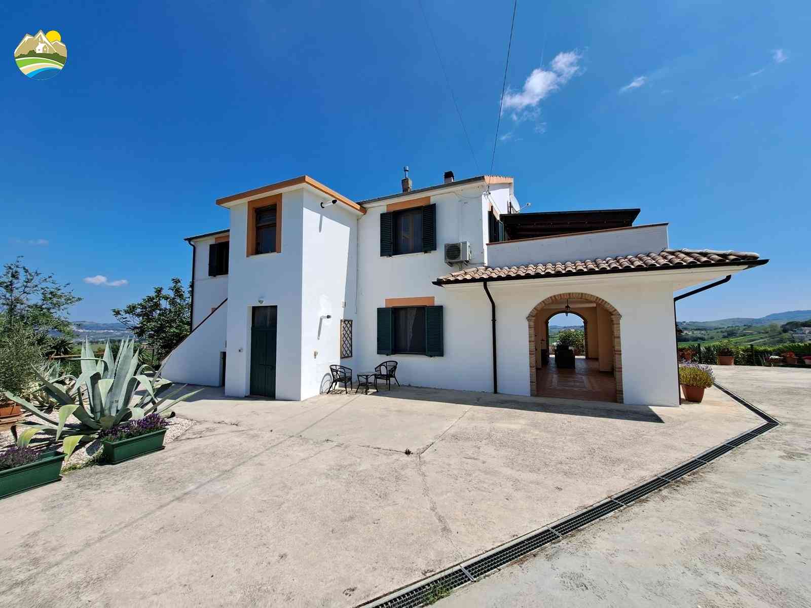 Villa Villa for sale Cellino Attanasio (TE), Villa Collina - Cellino Attanasio - EUR 464.227 1060