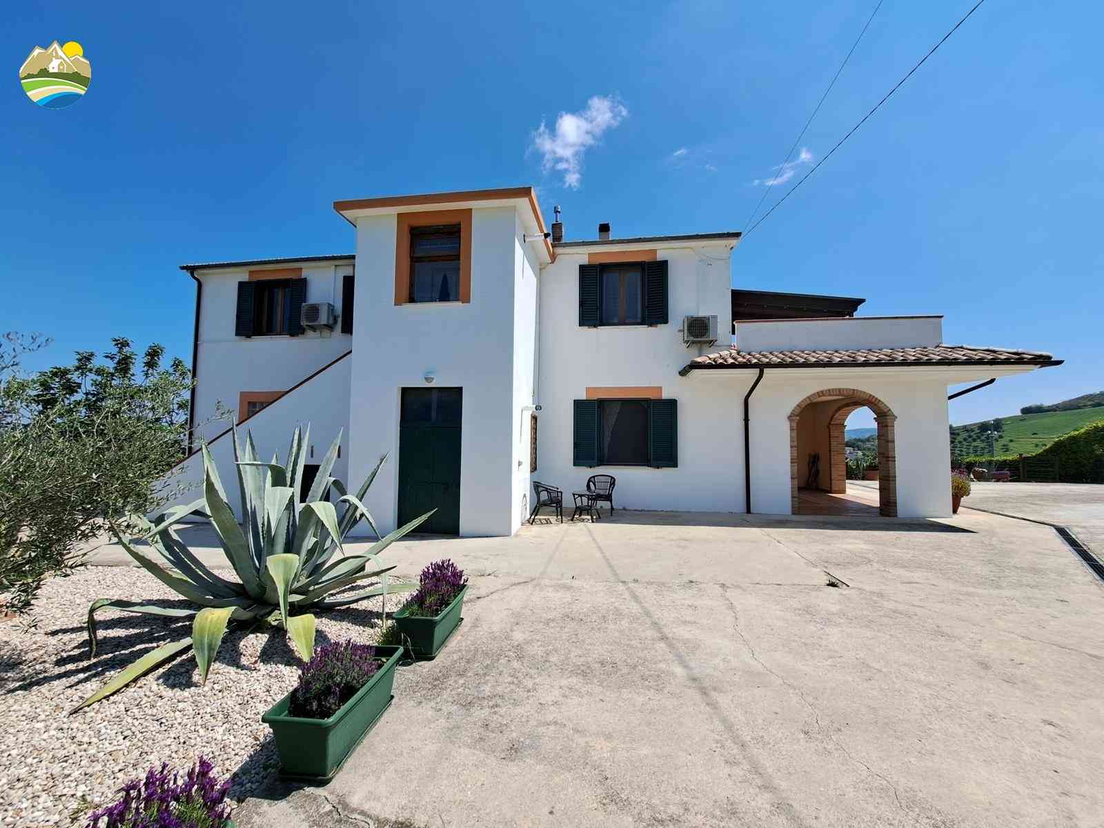 Villa Villa for sale Cellino Attanasio (TE), Villa Collina - Cellino Attanasio - EUR 464.227 800