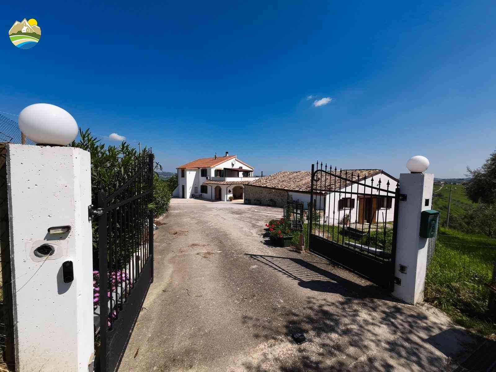 Villa Villa for sale Cellino Attanasio (TE), Villa Collina - Cellino Attanasio - EUR 464.227 870